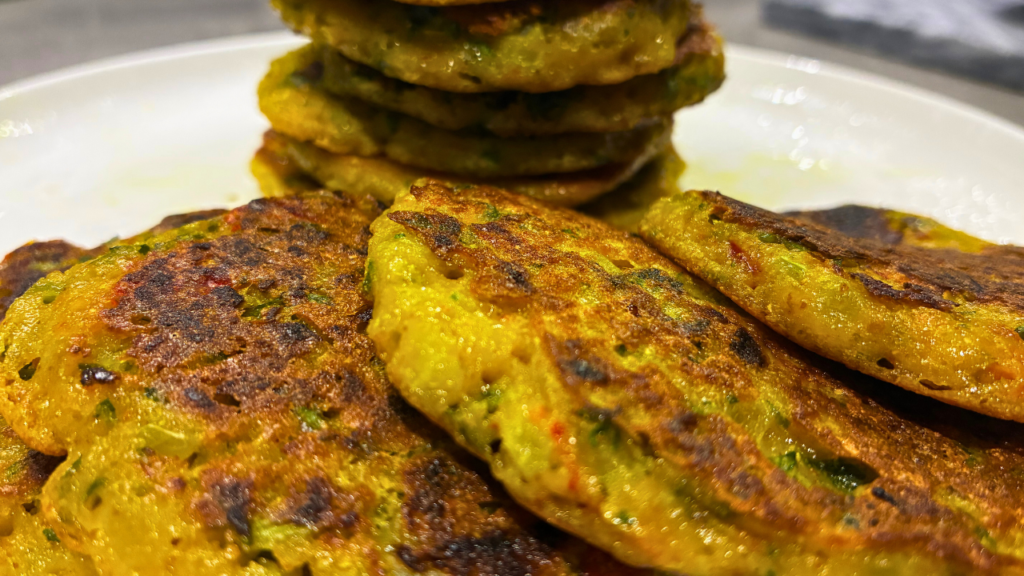 Galettes de quinoa sans gluten, dorées et croustillantes.