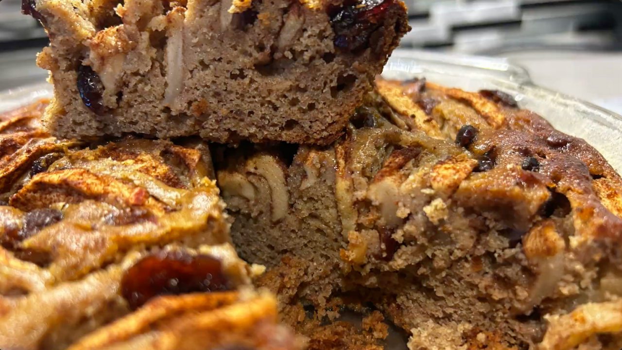 Gâteau sain aux dattes et pommes Gâteau sain aux dattes et pommes, sans gluten et sans lait