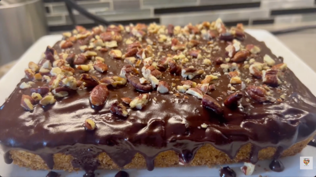 Gâteau aux carottes et noix sans gluten Gâteau aux carottes et noix ultra moelleux, fait maison, sain et naturellement sucré à la purée de dattes.