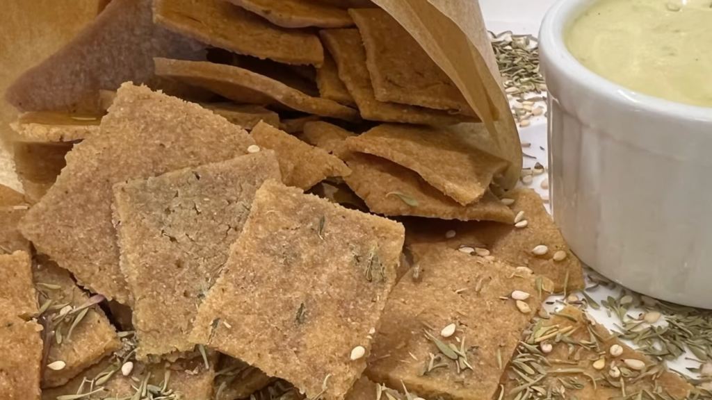 Craquelins sans gluten faits maison à la farine de manioc, dorés et croustillants