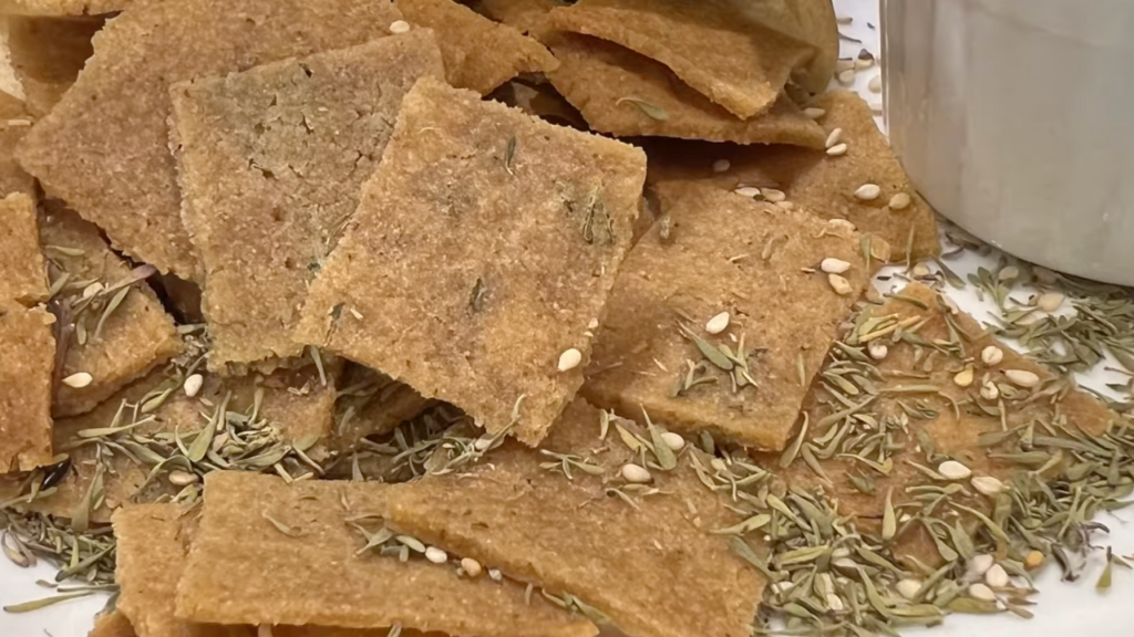 Craquelins sans gluten faits maison à la farine de manioc, dorés et croustillants