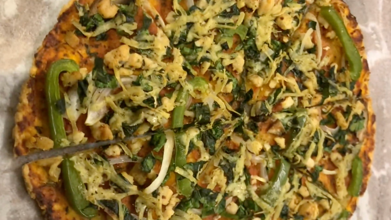 Pâte à pizza sans gluten, moelleuse et légèrement croustillante.