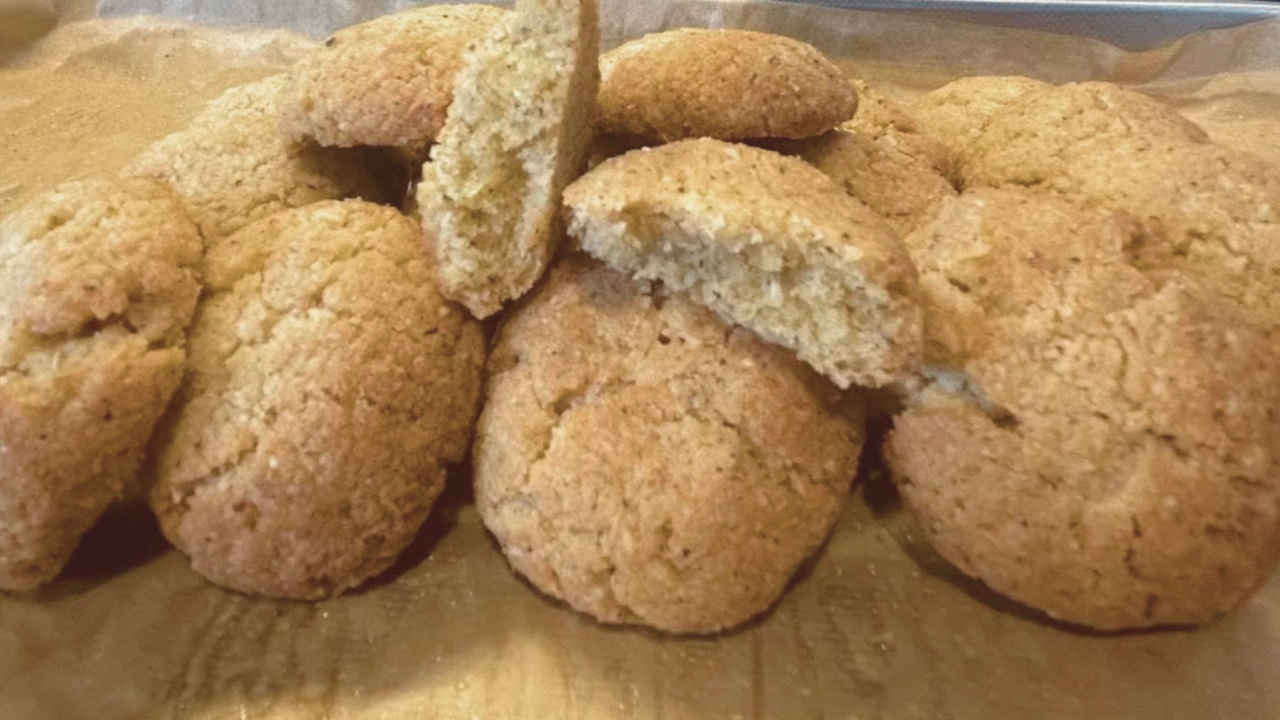 Biscuits sans farine aux noix du Brésil et à la noix de coco, dorés et fondants