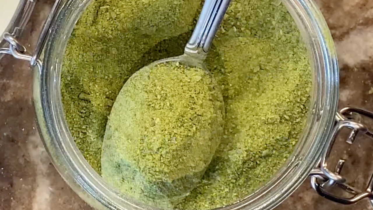 Fleur d’ail déshydratée : comment la conserver toute l’année fleur dail deshydrate