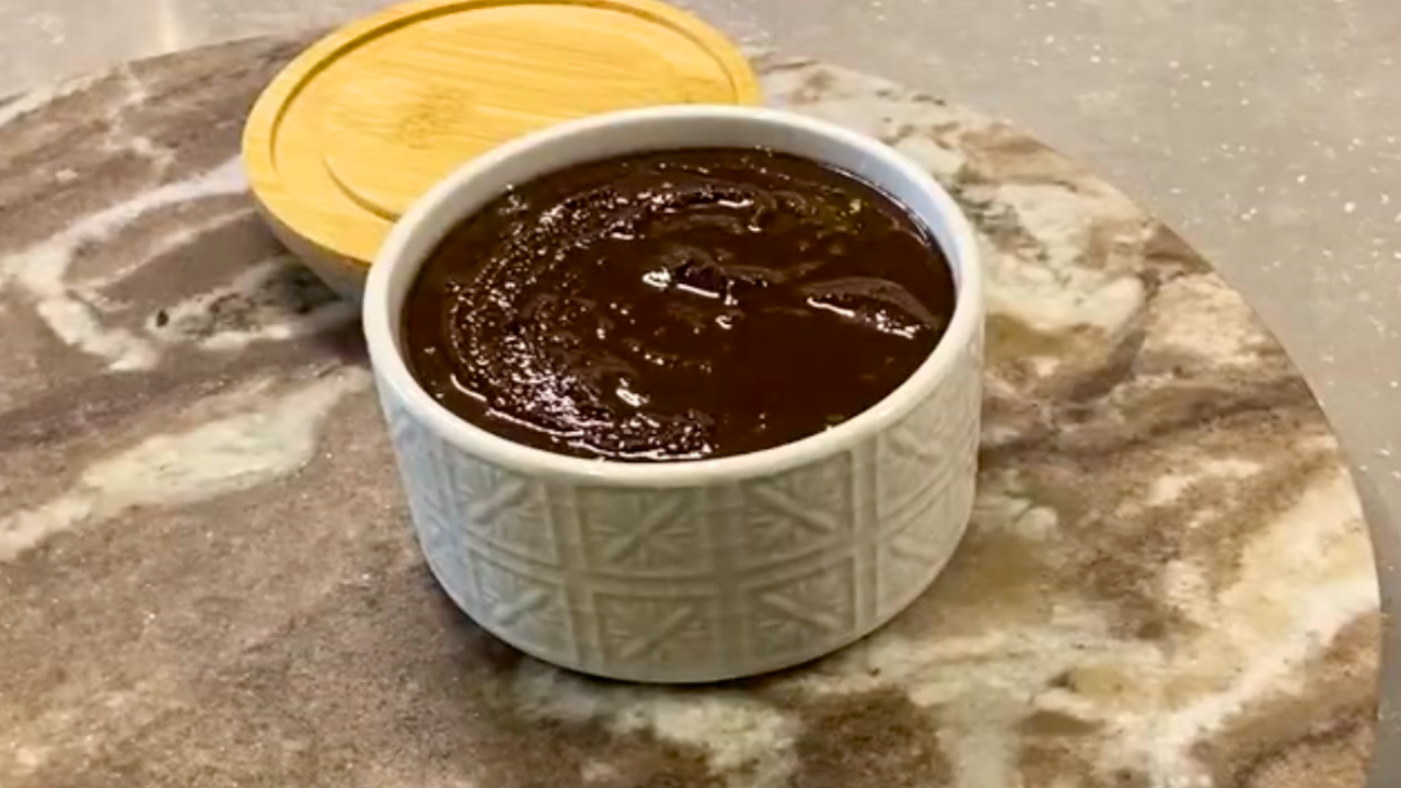 Pâte à tartiner aux noix de Grenoble & caroube Une pâte à tartiner naturelle et veloutée, préparée avec des noix activées et de la caroube pour une douceur saine et gourmande.